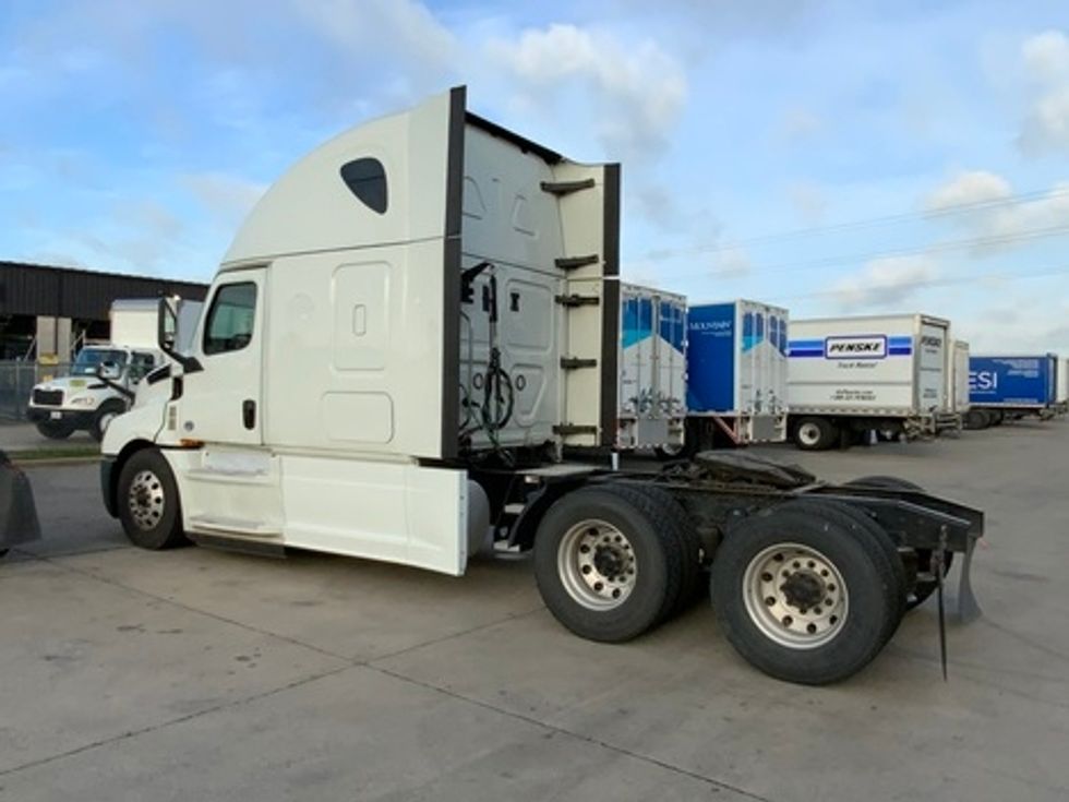 Sleeper Tractor-Heavy Duty Tractors-Freightliner-2020-T12664ST-Dallas-TX-542,094\n\t\tmiles-$ 55,500 - Image 6