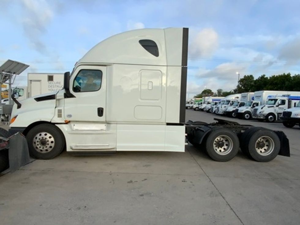 Sleeper Tractor-Heavy Duty Tractors-Freightliner-2020-T12664ST-Dallas-TX-542,094\n\t\tmiles-$ 55,500 - Image 7