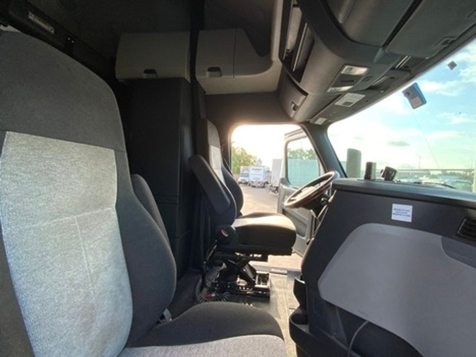 Sleeper Tractor-Heavy Duty Tractors-Freightliner-2020-T12664ST-Dallas-TX-542,094\n\t\tmiles-$ 55,500 - Image 9