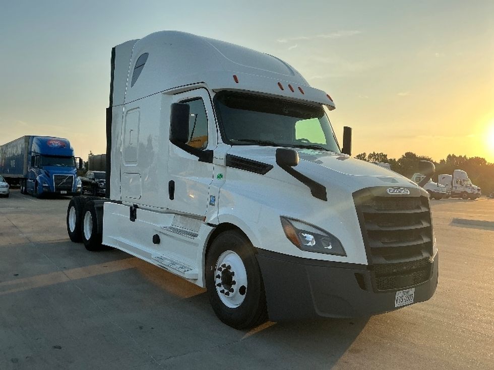 Sleeper Tractor-Heavy Duty Tractors-Freightliner-2020-T12664ST-Dallas-TX-543,683\n\t\tmiles-$ 65,750 - Image 1
