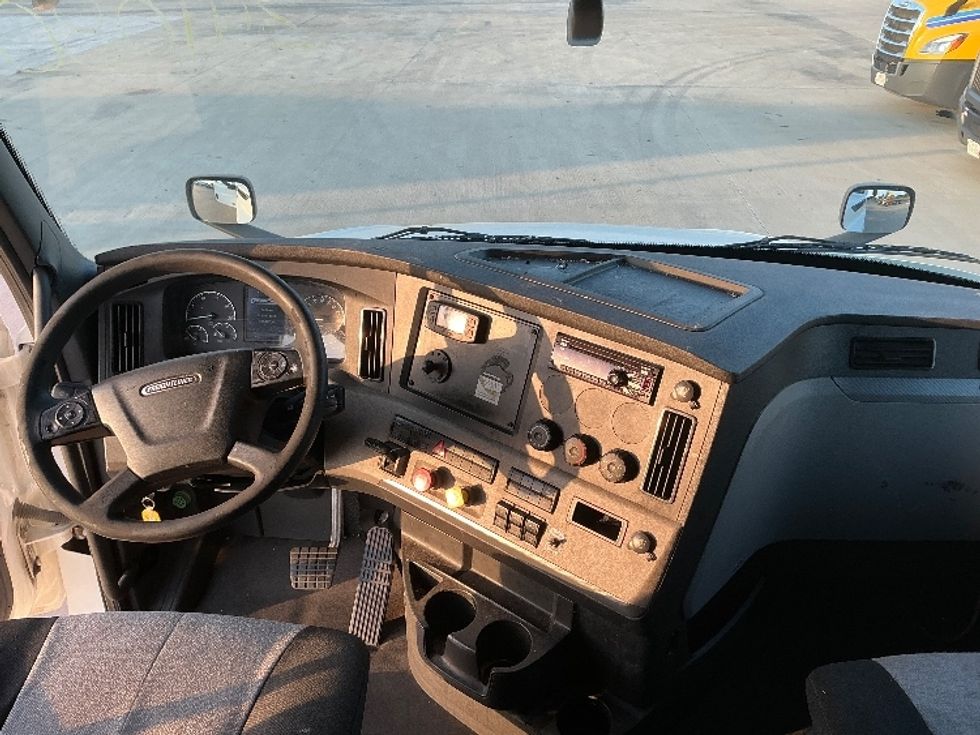 Sleeper Tractor-Heavy Duty Tractors-Freightliner-2020-T12664ST-Dallas-TX-543,683\n\t\tmiles-$ 65,750 - Image 12