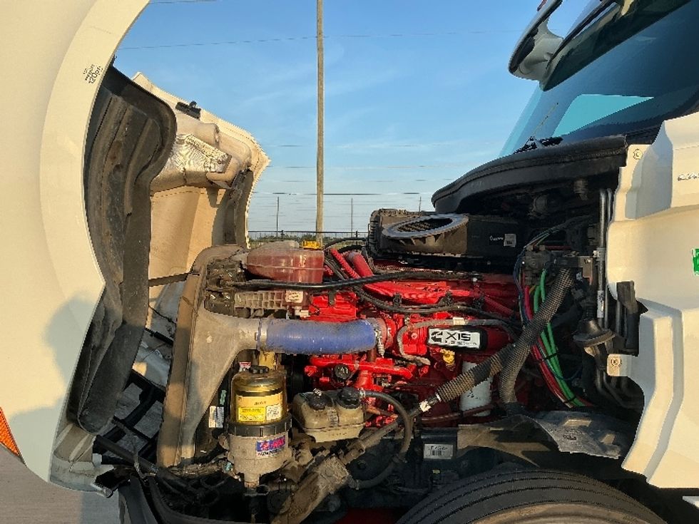 Sleeper Tractor-Heavy Duty Tractors-Freightliner-2020-T12664ST-Dallas-TX-543,683\n\t\tmiles-$ 65,750 - Image 19