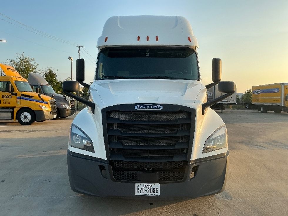Sleeper Tractor-Heavy Duty Tractors-Freightliner-2020-T12664ST-Dallas-TX-543,683\n\t\tmiles-$ 65,750 - Image 2