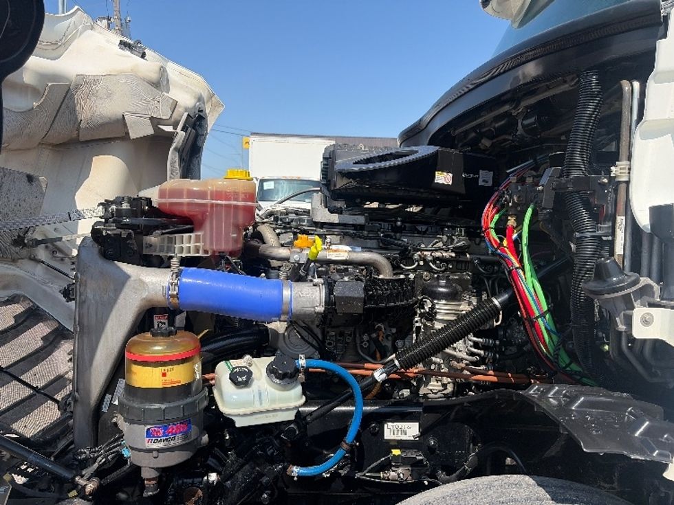 Sleeper Tractor-Heavy Duty Tractors-Freightliner-2020-T12664ST-Dallas-TX-568,181\n\t\tmiles-$ 62,250 - Image 20