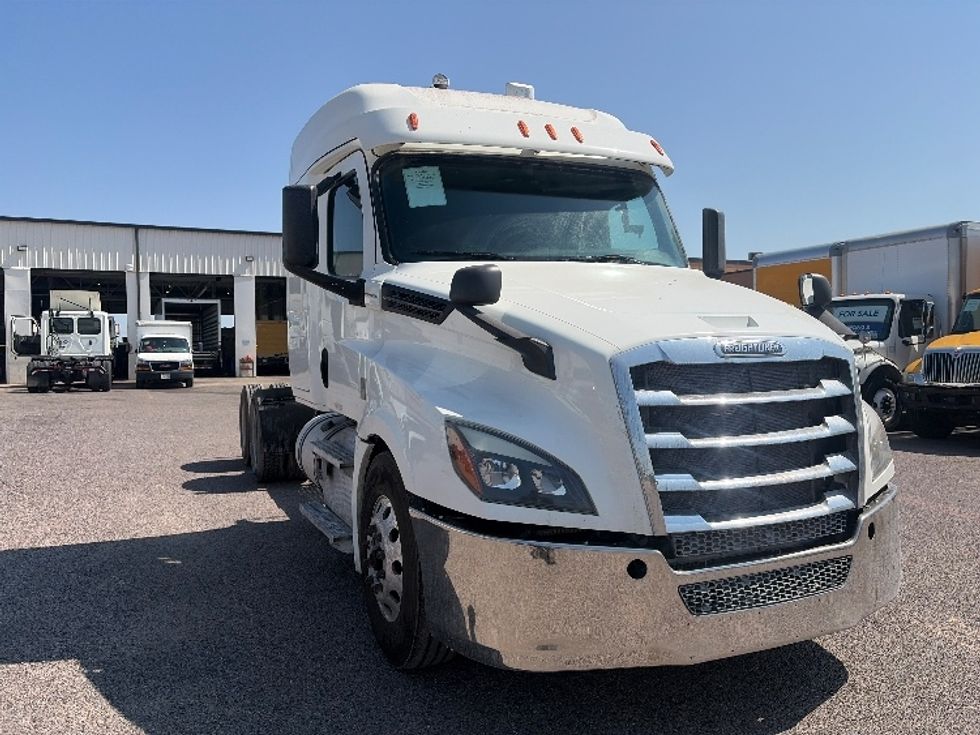 Sleeper Tractor-Heavy Duty Tractors-Freightliner-2020-T12664ST-Dallas-TX-568,181\n\t\tmiles-$ 62,250 - Image 3