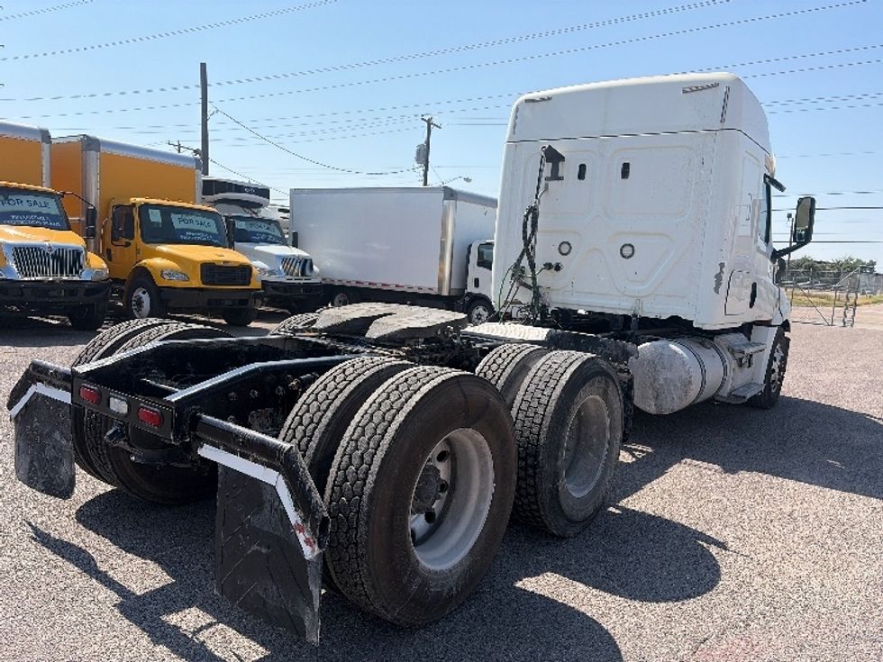 Sleeper Tractor-Heavy Duty Tractors-Freightliner-2020-T12664ST-Dallas-TX-568,181\n\t\tmiles-$ 62,250 - Image 7