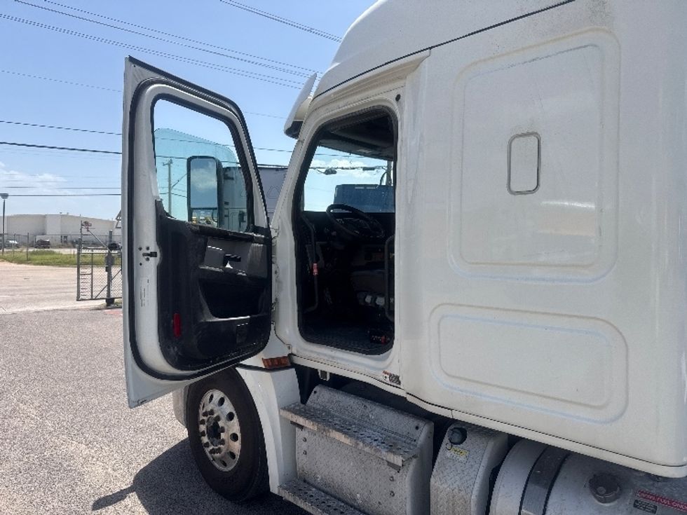 Sleeper Tractor-Heavy Duty Tractors-Freightliner-2020-T12664ST-Dallas-TX-568,181\n\t\tmiles-$ 62,250 - Image 9