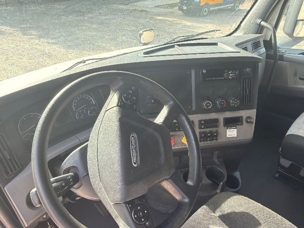 Sleeper Tractor-Heavy Duty Tractors-Freightliner-2020-T12664ST-Dallas-TX-571,538\n\t\tmiles-$ 62,250 - Image 10