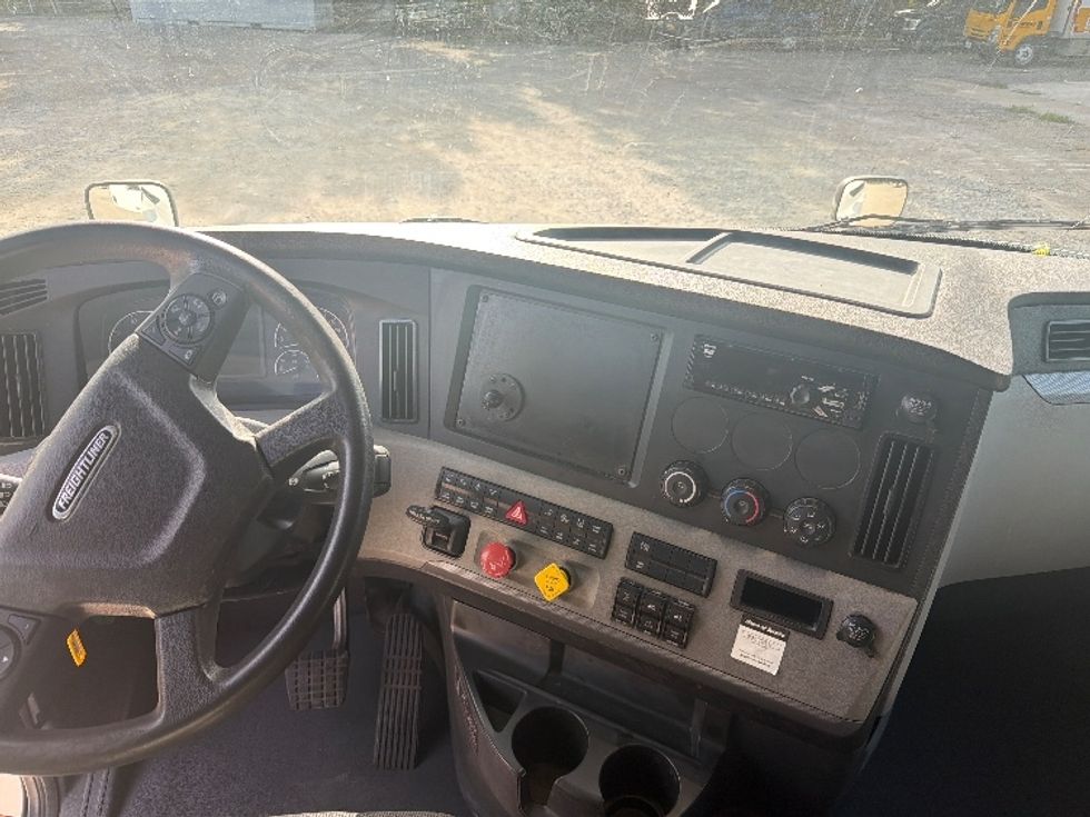 Sleeper Tractor-Heavy Duty Tractors-Freightliner-2020-T12664ST-Dallas-TX-571,538\n\t\tmiles-$ 62,250 - Image 11