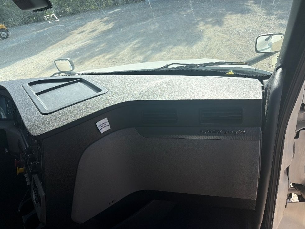 Sleeper Tractor-Heavy Duty Tractors-Freightliner-2020-T12664ST-Dallas-TX-571,538\n\t\tmiles-$ 62,250 - Image 14