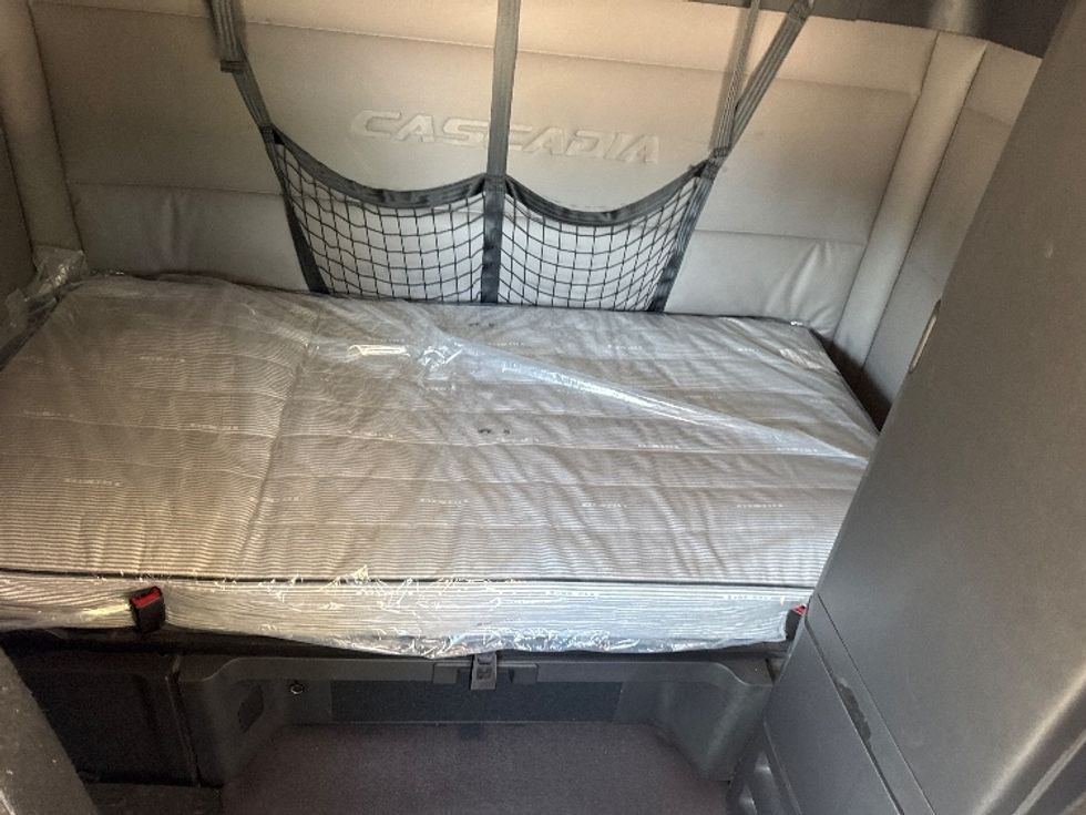 Sleeper Tractor-Heavy Duty Tractors-Freightliner-2020-T12664ST-Dallas-TX-571,538\n\t\tmiles-$ 62,250 - Image 16