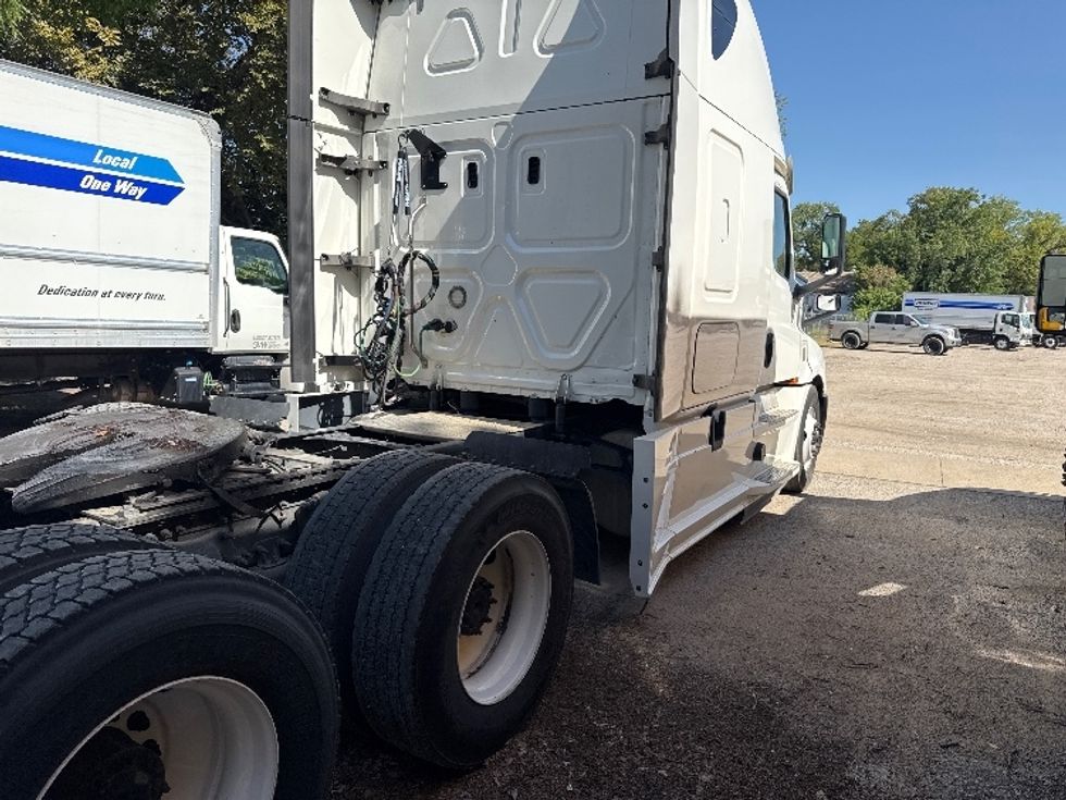 Sleeper Tractor-Heavy Duty Tractors-Freightliner-2020-T12664ST-Dallas-TX-571,538\n\t\tmiles-$ 62,250 - Image 22
