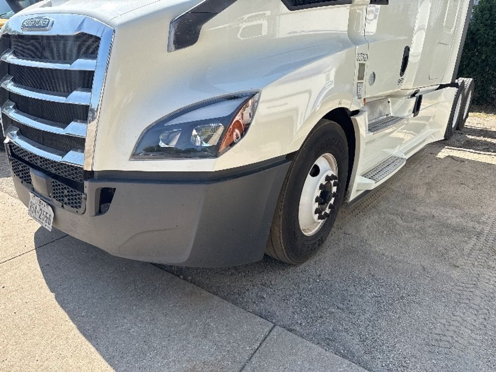 Sleeper Tractor-Heavy Duty Tractors-Freightliner-2020-T12664ST-Dallas-TX-571,538\n\t\tmiles-$ 62,250 - Image 25