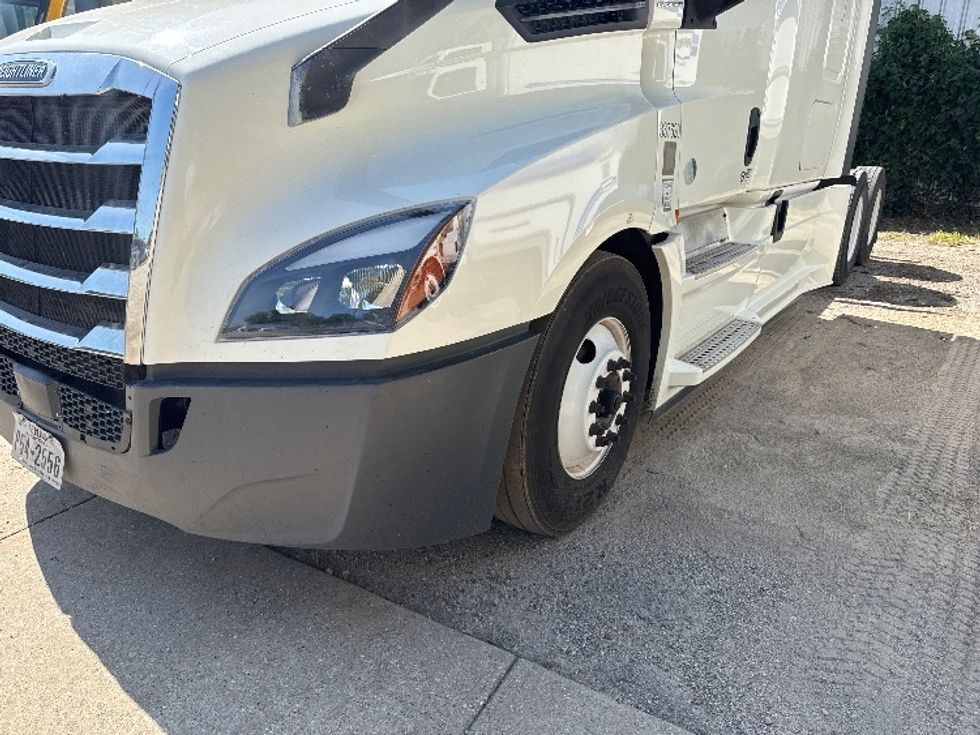 Sleeper Tractor-Heavy Duty Tractors-Freightliner-2020-T12664ST-Dallas-TX-571,538\n\t\tmiles-$ 62,250 - Image 26