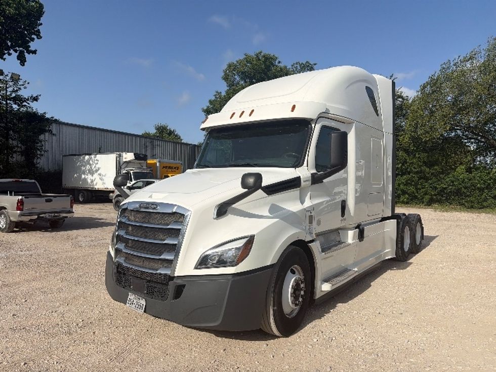 Sleeper Tractor-Heavy Duty Tractors-Freightliner-2020-T12664ST-Dallas-TX-571,538\n\t\tmiles-$ 62,250 - Image 3