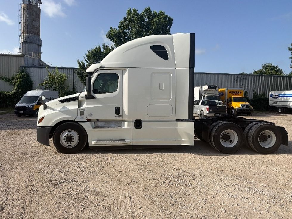 Sleeper Tractor-Heavy Duty Tractors-Freightliner-2020-T12664ST-Dallas-TX-571,538\n\t\tmiles-$ 62,250 - Image 4