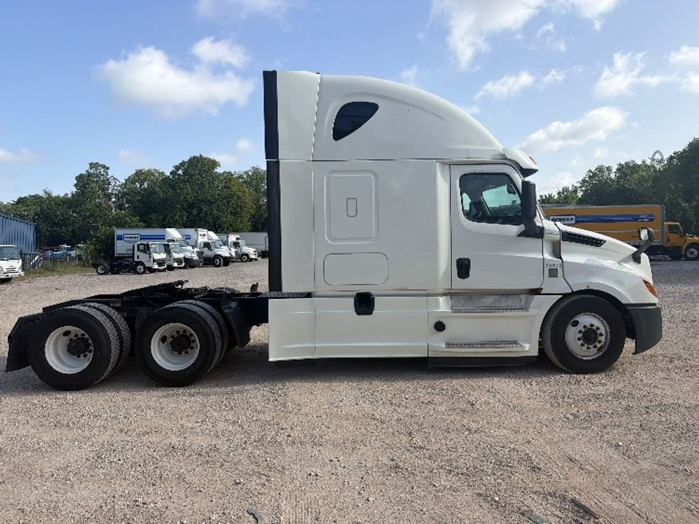 Sleeper Tractor-Heavy Duty Tractors-Freightliner-2020-T12664ST-Dallas-TX-571,538\n\t\tmiles-$ 62,250 - Image 8