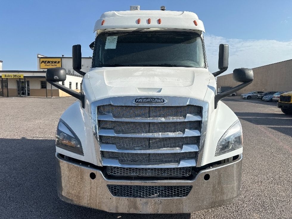 Sleeper Tractor-Heavy Duty Tractors-Freightliner-2020-T12664ST-Dallas-TX-583,418\n\t\tmiles-$ 61,000 - Image 2