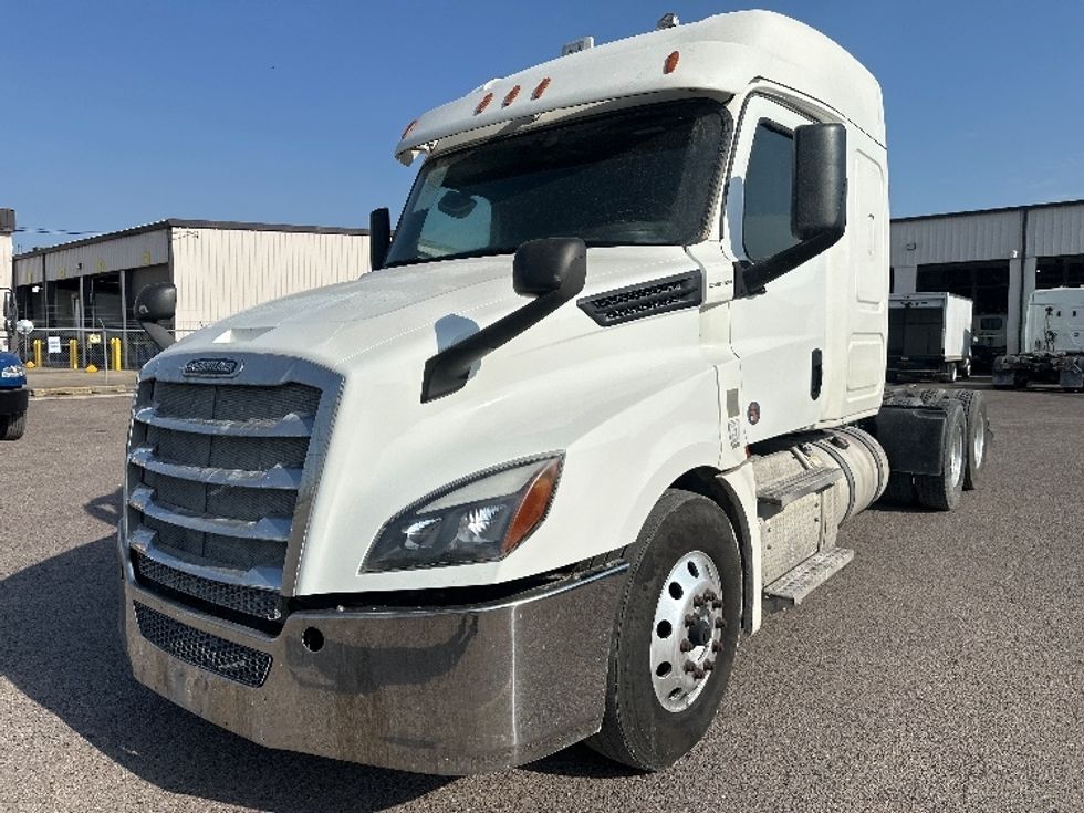 Sleeper Tractor-Heavy Duty Tractors-Freightliner-2020-T12664ST-Dallas-TX-583,418\n\t\tmiles-$ 61,000 - Image 3