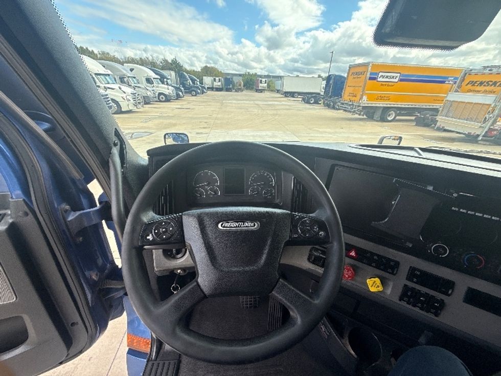 Sleeper Tractor-Heavy Duty Tractors-Freightliner-2020-T12664ST-Dallas-TX-609,100\n\t\tmiles-$ 54,750 - Image 11