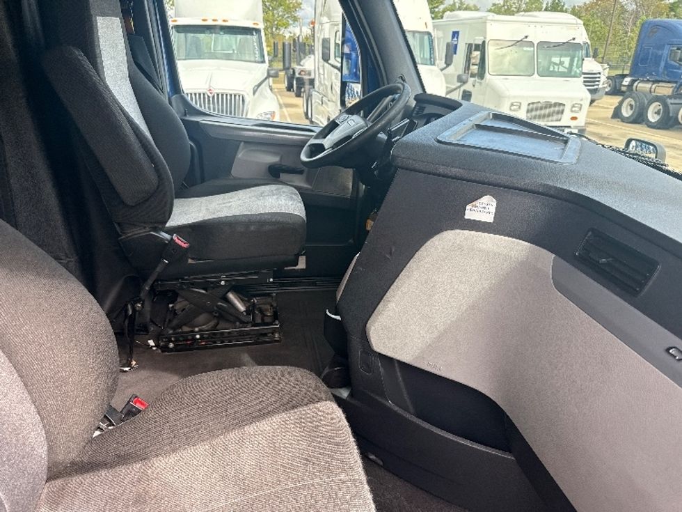 Sleeper Tractor-Heavy Duty Tractors-Freightliner-2020-T12664ST-Dallas-TX-609,100\n\t\tmiles-$ 54,750 - Image 15