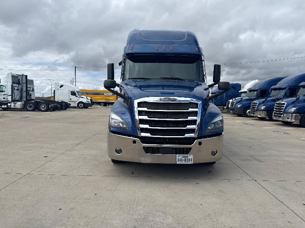 Sleeper Tractor-Heavy Duty Tractors-Freightliner-2020-T12664ST-Dallas-TX-609,100\n\t\tmiles-$ 54,750 - Image 2