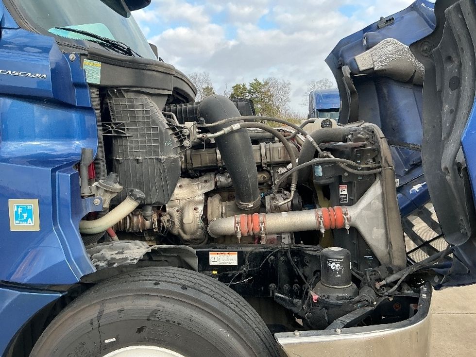 Sleeper Tractor-Heavy Duty Tractors-Freightliner-2020-T12664ST-Dallas-TX-609,100\n\t\tmiles-$ 54,750 - Image 20