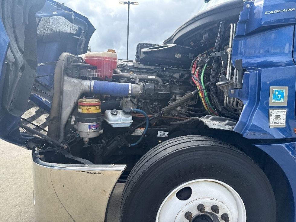 Sleeper Tractor-Heavy Duty Tractors-Freightliner-2020-T12664ST-Dallas-TX-609,100\n\t\tmiles-$ 54,750 - Image 21