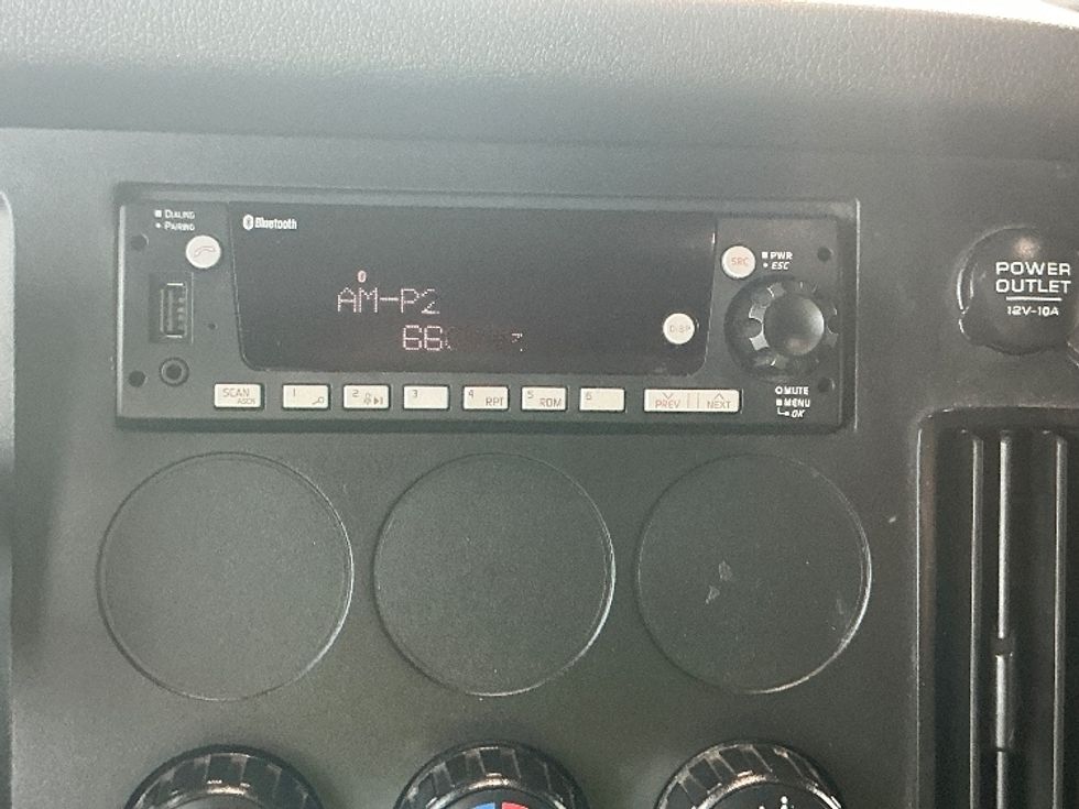 Sleeper Tractor-Heavy Duty Tractors-Freightliner-2020-T12664ST-Dallas-TX-609,100\n\t\tmiles-$ 54,750 - Image 22