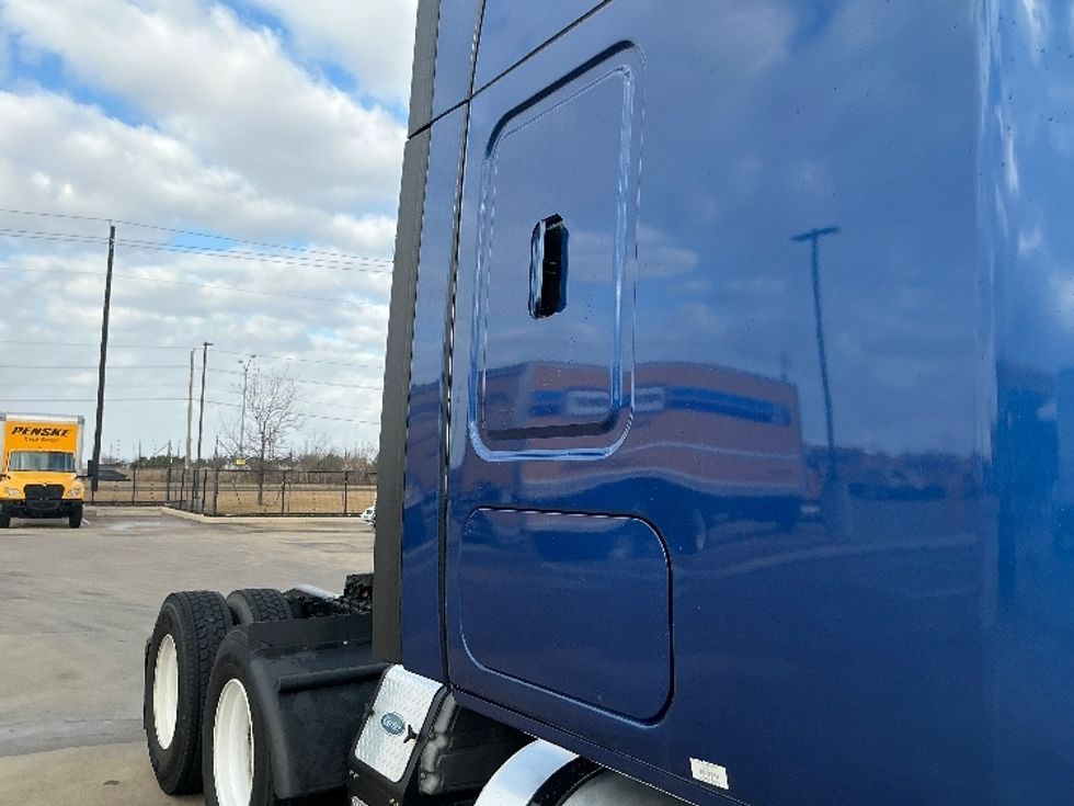 Sleeper Tractor-Heavy Duty Tractors-Freightliner-2020-T12664ST-Dallas-TX-609,100\n\t\tmiles-$ 54,750 - Image 23