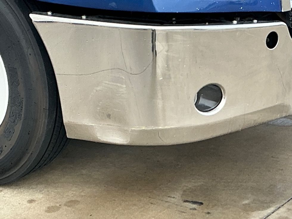 Sleeper Tractor-Heavy Duty Tractors-Freightliner-2020-T12664ST-Dallas-TX-609,100\n\t\tmiles-$ 54,750 - Image 24