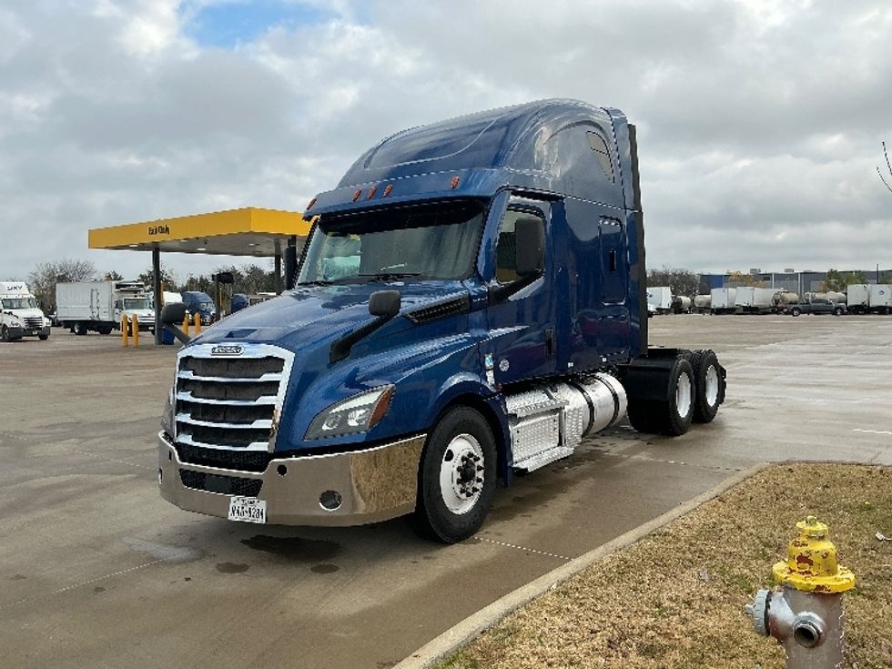 Sleeper Tractor-Heavy Duty Tractors-Freightliner-2020-T12664ST-Dallas-TX-609,100\n\t\tmiles-$ 54,750 - Image 3