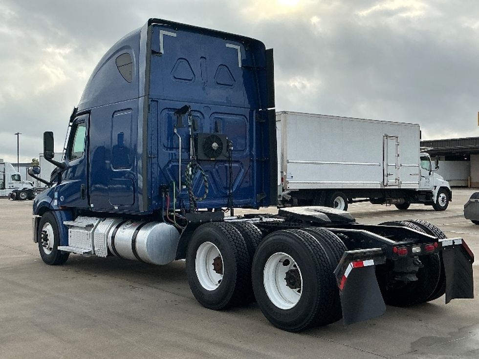 Sleeper Tractor-Heavy Duty Tractors-Freightliner-2020-T12664ST-Dallas-TX-609,100\n\t\tmiles-$ 54,750 - Image 5