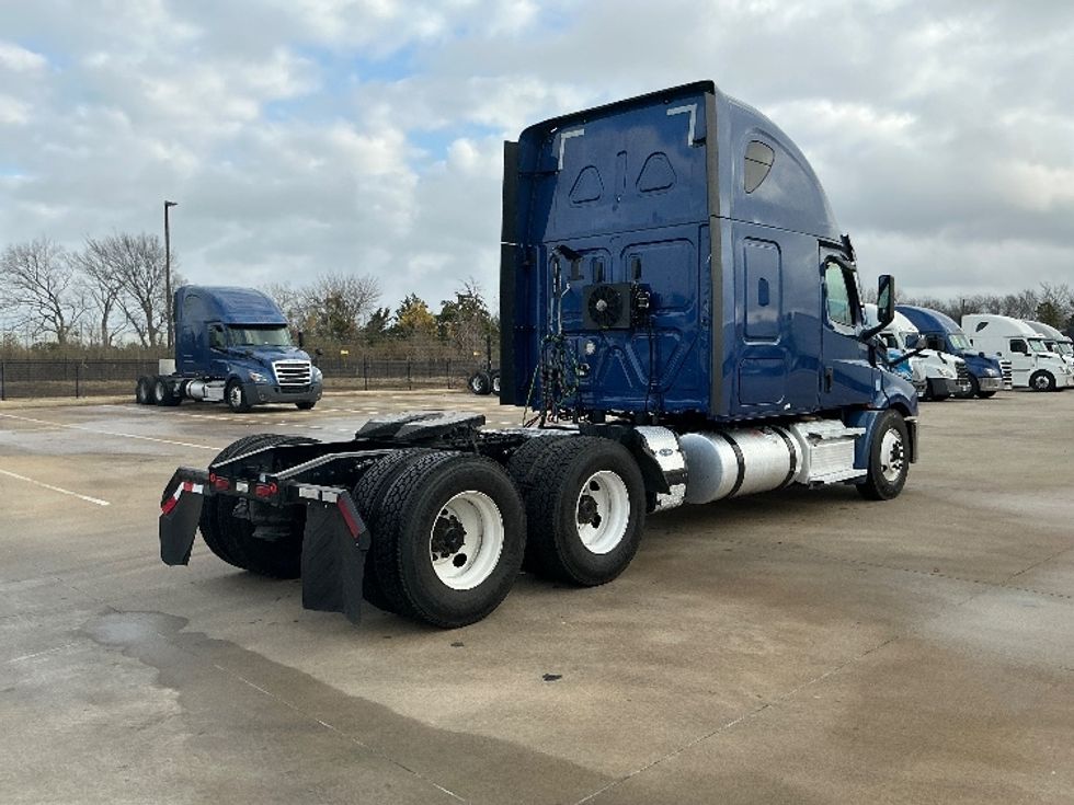 Sleeper Tractor-Heavy Duty Tractors-Freightliner-2020-T12664ST-Dallas-TX-609,100\n\t\tmiles-$ 54,750 - Image 7