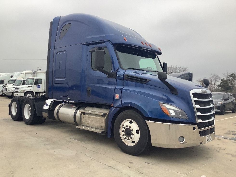 Sleeper Tractor-Heavy Duty Tractors-Freightliner-2020-T12664ST-Dallas-TX-620,891\n\t\tmiles-$ 60,000 - Image 1