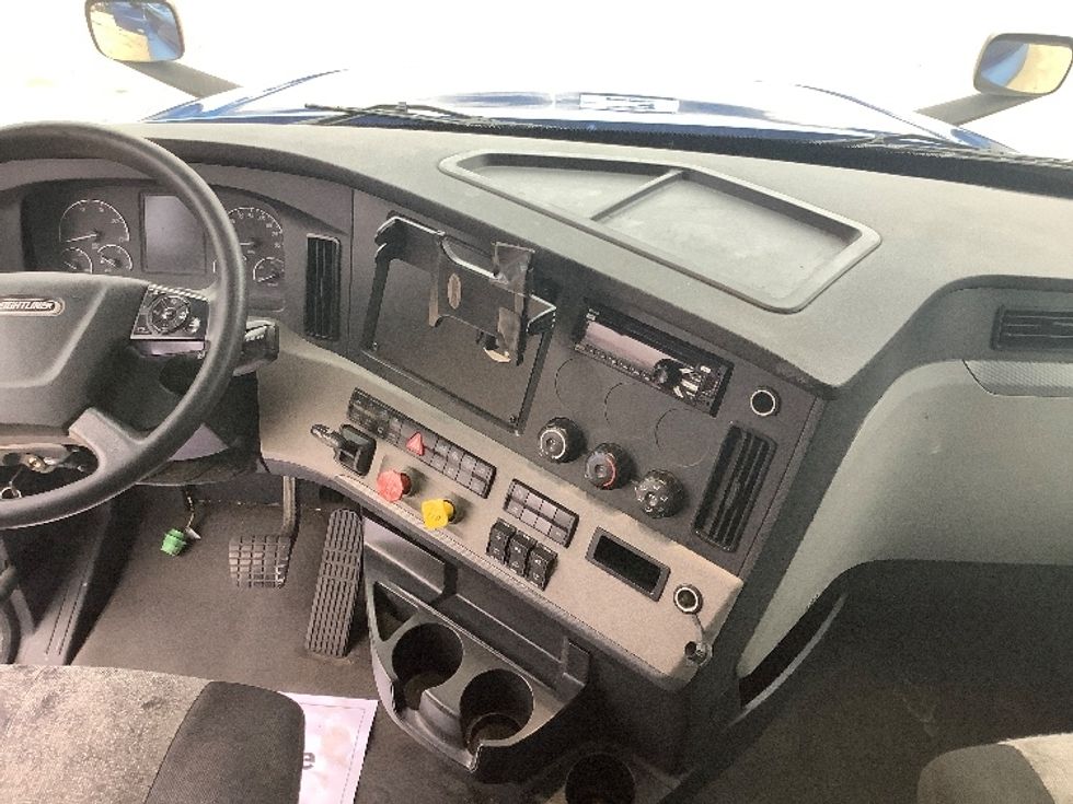 Sleeper Tractor-Heavy Duty Tractors-Freightliner-2020-T12664ST-Dallas-TX-620,891\n\t\tmiles-$ 60,000 - Image 12