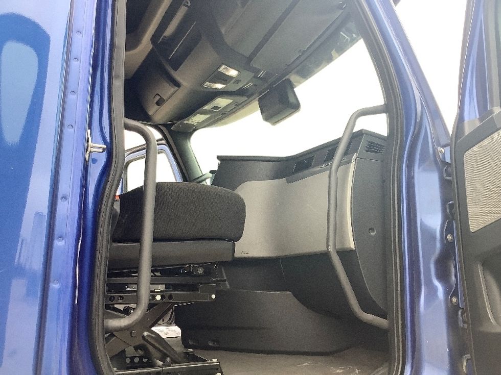 Sleeper Tractor-Heavy Duty Tractors-Freightliner-2020-T12664ST-Dallas-TX-620,891\n\t\tmiles-$ 60,000 - Image 13