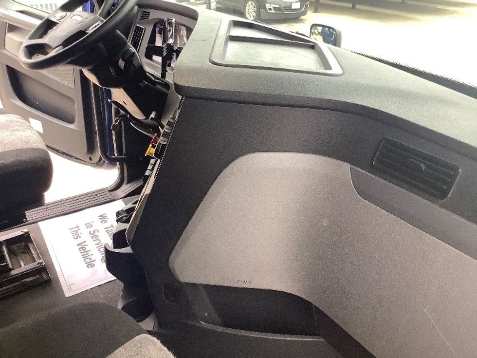 Sleeper Tractor-Heavy Duty Tractors-Freightliner-2020-T12664ST-Dallas-TX-620,891\n\t\tmiles-$ 60,000 - Image 15