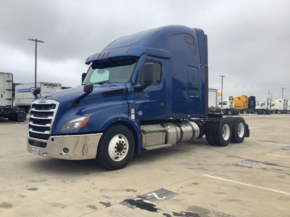 Sleeper Tractor-Heavy Duty Tractors-Freightliner-2020-T12664ST-Dallas-TX-620,891\n\t\tmiles-$ 60,000 - Image 3