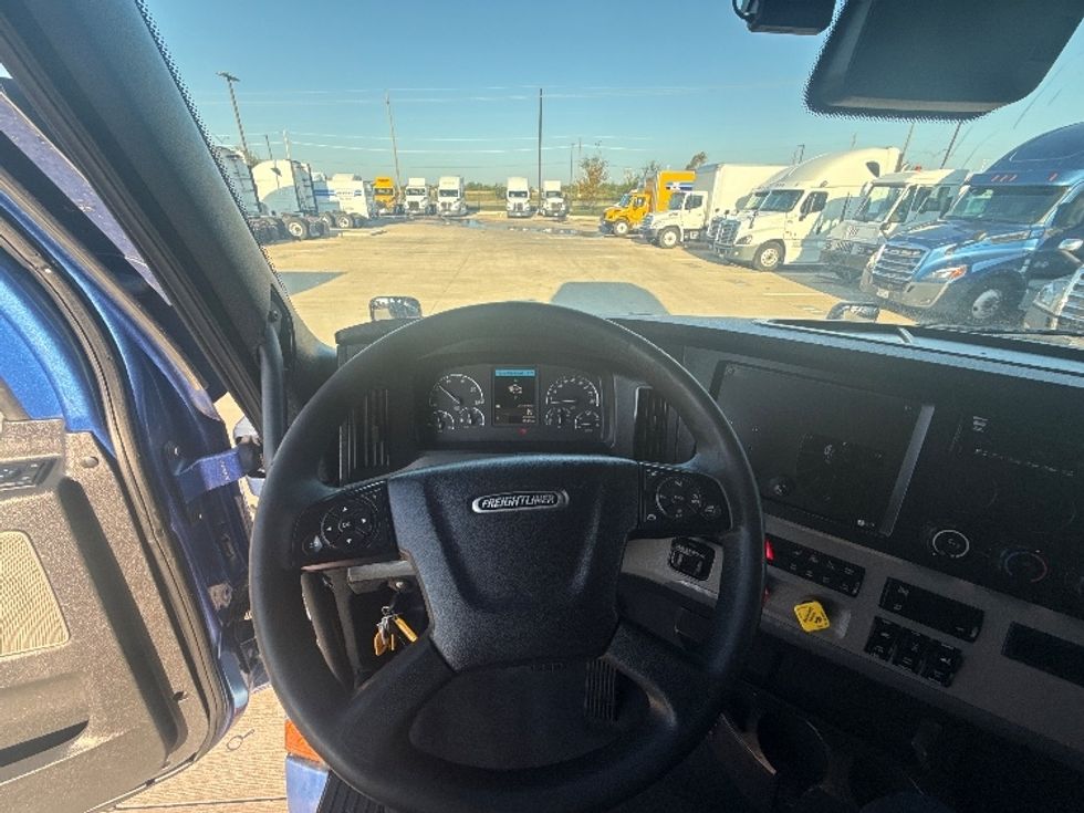 Sleeper Tractor-Heavy Duty Tractors-Freightliner-2020-T12664ST-Dallas-TX-629,008\n\t\tmiles-$ 55,500 - Image 11