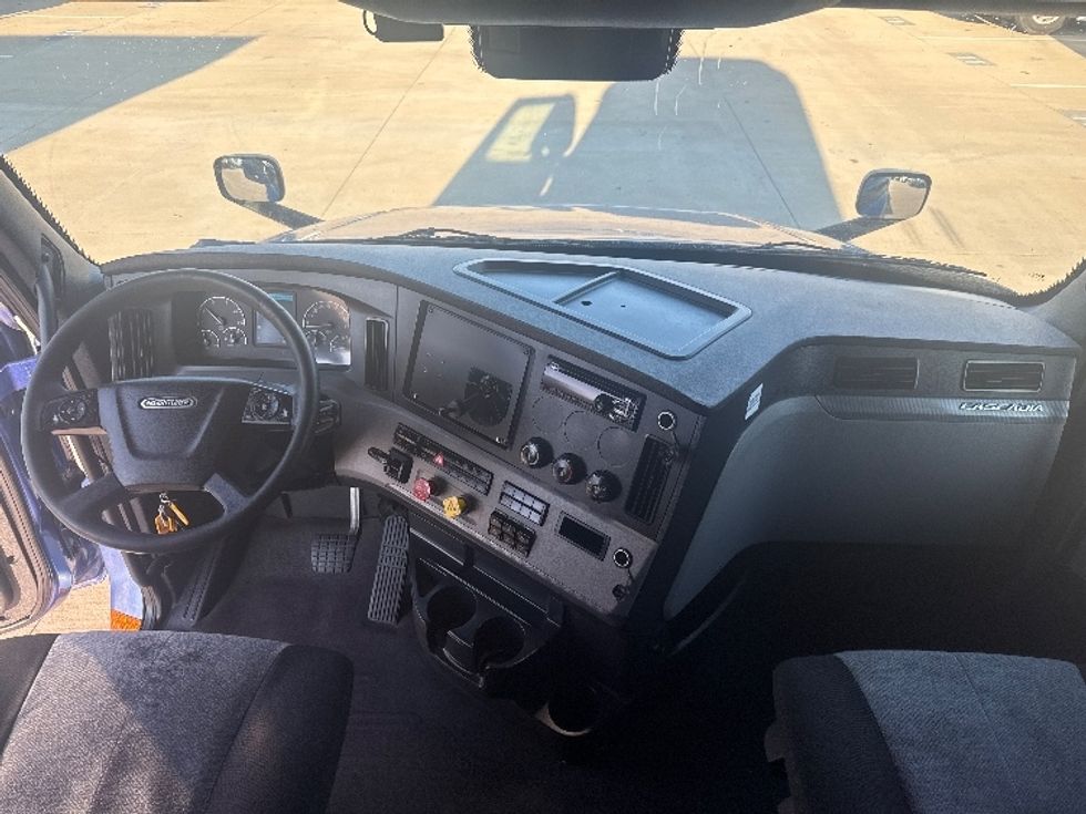 Sleeper Tractor-Heavy Duty Tractors-Freightliner-2020-T12664ST-Dallas-TX-629,008\n\t\tmiles-$ 55,500 - Image 12