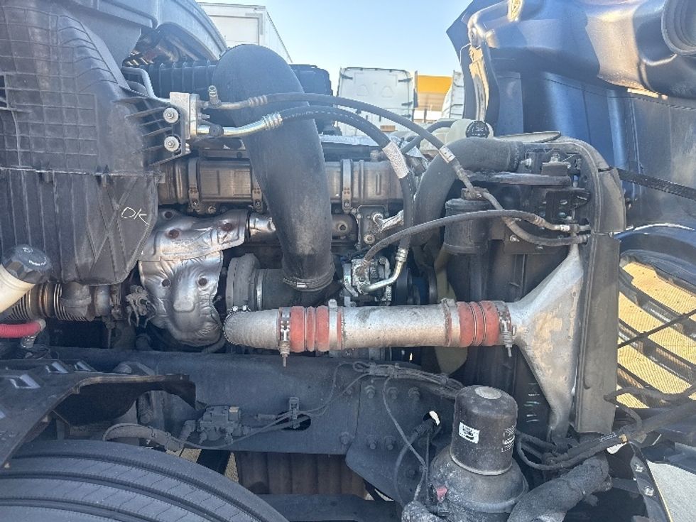 Sleeper Tractor-Heavy Duty Tractors-Freightliner-2020-T12664ST-Dallas-TX-629,008\n\t\tmiles-$ 55,500 - Image 19