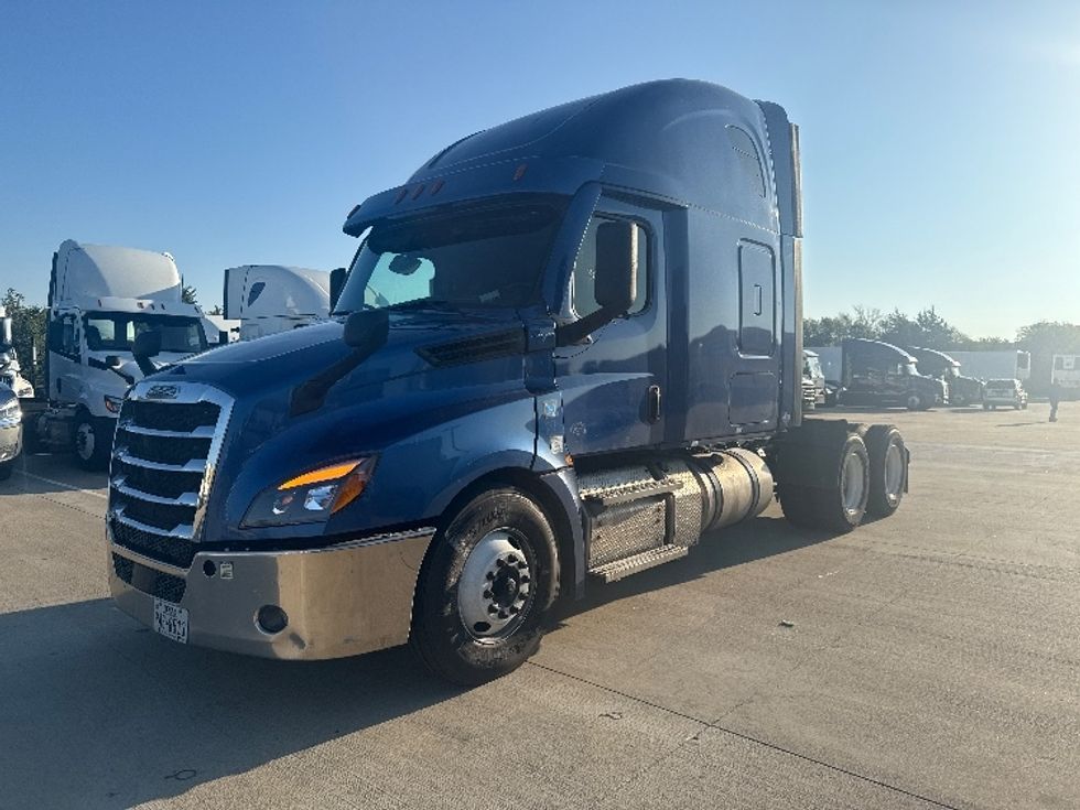 Sleeper Tractor-Heavy Duty Tractors-Freightliner-2020-T12664ST-Dallas-TX-629,008\n\t\tmiles-$ 55,500 - Image 3