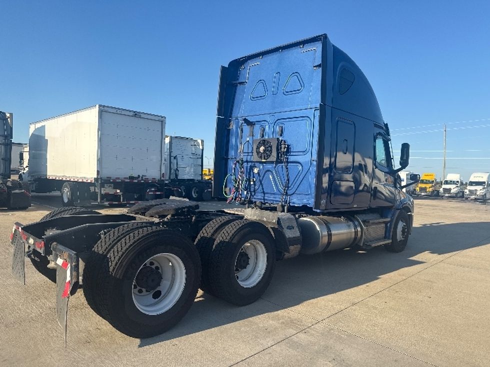 Sleeper Tractor-Heavy Duty Tractors-Freightliner-2020-T12664ST-Dallas-TX-629,008\n\t\tmiles-$ 55,500 - Image 7
