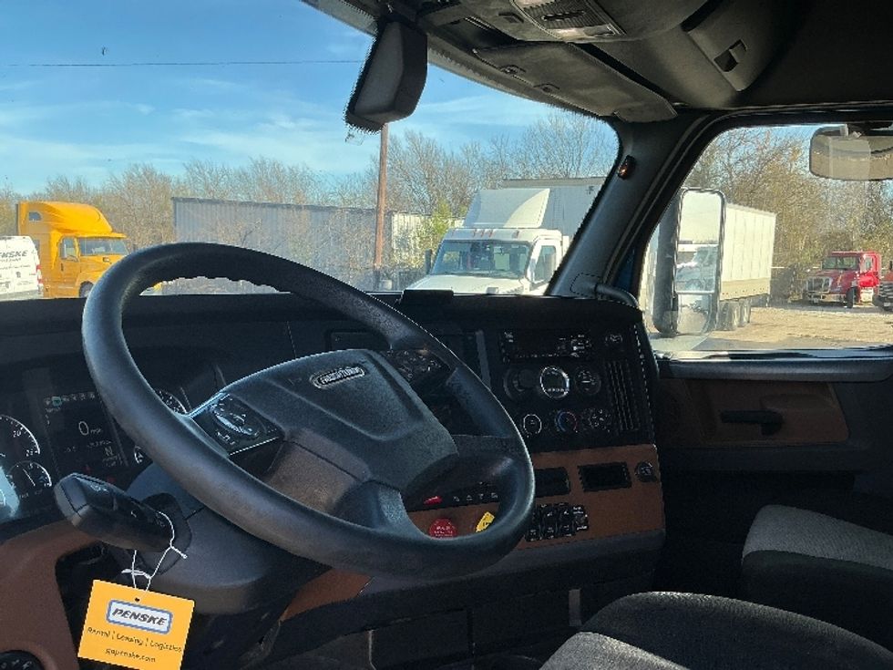 Sleeper Tractor-Heavy Duty Tractors-Freightliner-2020-T12664ST-Dallas-TX-629,720\n\t\tmiles-$ 53,250 - Image 10