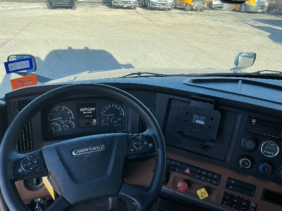 Sleeper Tractor-Heavy Duty Tractors-Freightliner-2020-T12664ST-Dallas-TX-629,720\n\t\tmiles-$ 53,250 - Image 11