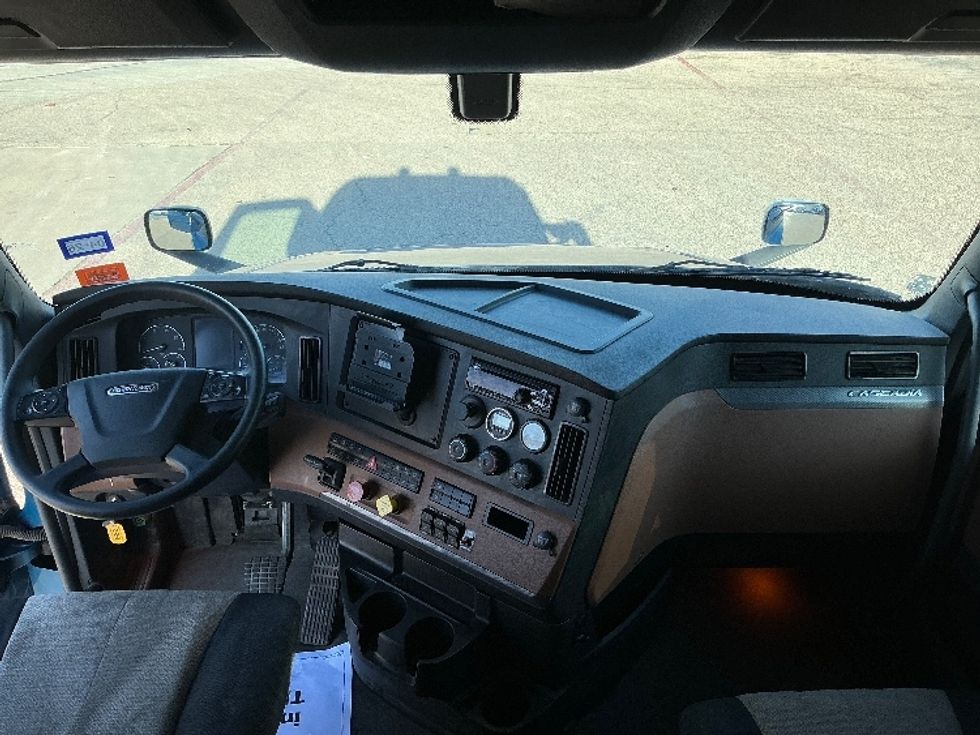 Sleeper Tractor-Heavy Duty Tractors-Freightliner-2020-T12664ST-Dallas-TX-629,720\n\t\tmiles-$ 53,250 - Image 12