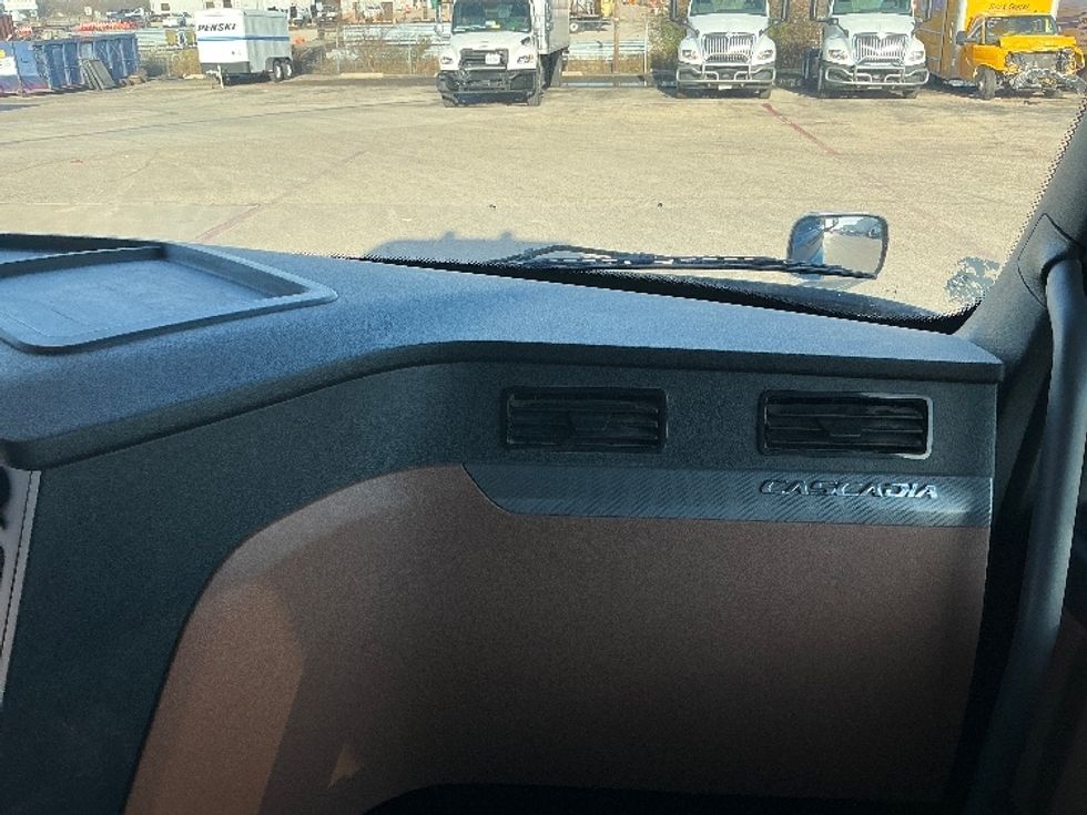 Sleeper Tractor-Heavy Duty Tractors-Freightliner-2020-T12664ST-Dallas-TX-629,720\n\t\tmiles-$ 53,250 - Image 14