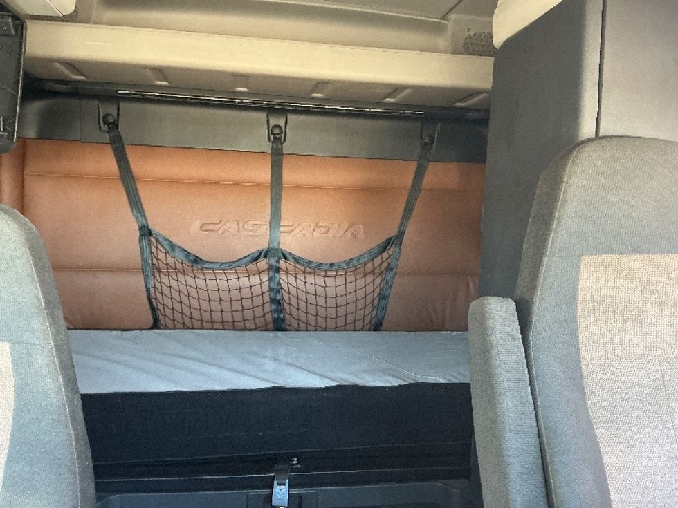 Sleeper Tractor-Heavy Duty Tractors-Freightliner-2020-T12664ST-Dallas-TX-629,720\n\t\tmiles-$ 53,250 - Image 16