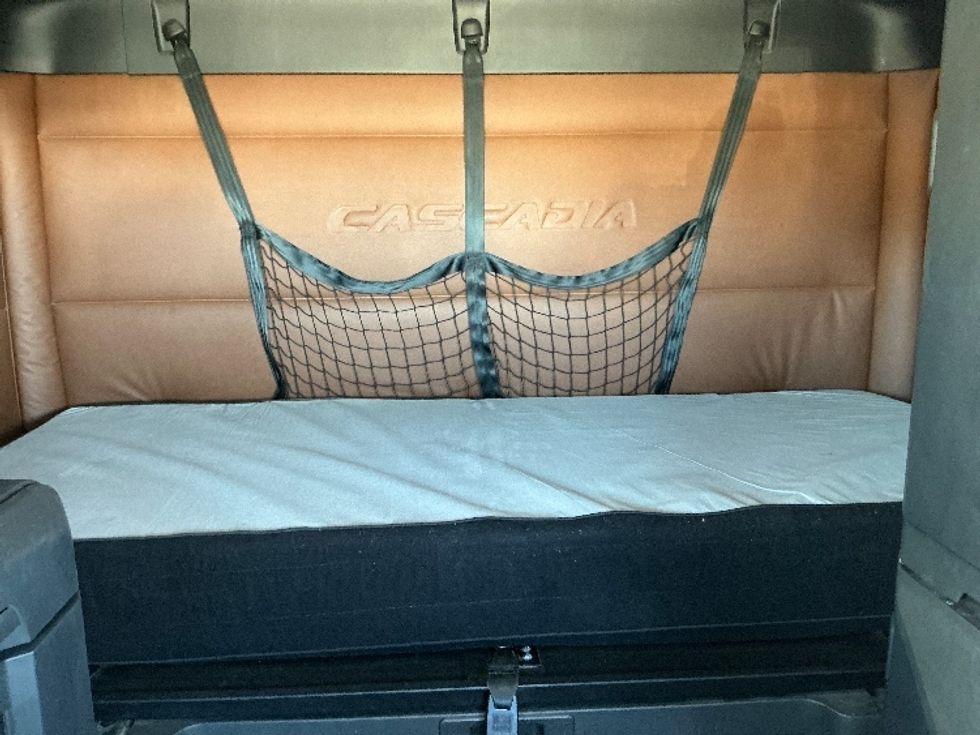 Sleeper Tractor-Heavy Duty Tractors-Freightliner-2020-T12664ST-Dallas-TX-629,720\n\t\tmiles-$ 53,250 - Image 17